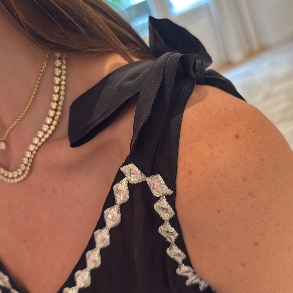 Juliet Dunn Black Dress with White Embroidery - Picture 5 of 7